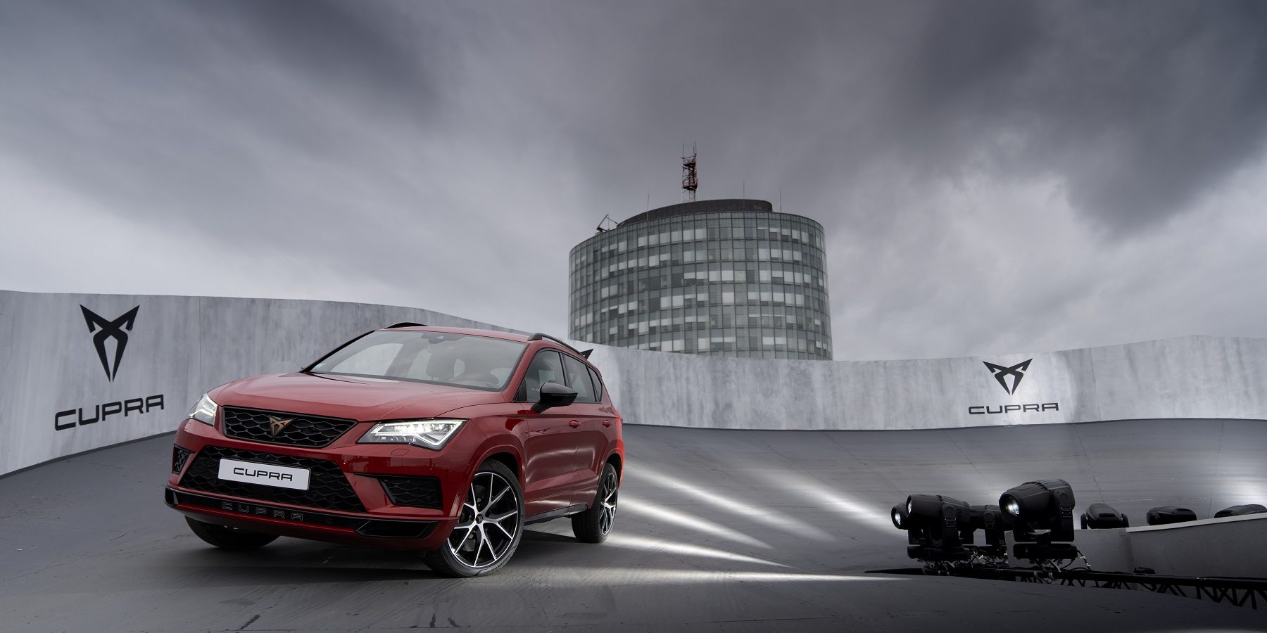 Cupra rasga céus de Paris com o Rooftop Driving Experience