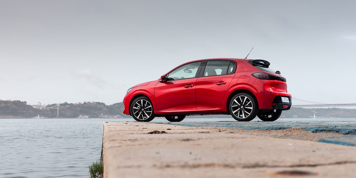 Peugeot 208 distinguido como Carro do Ano de 2020