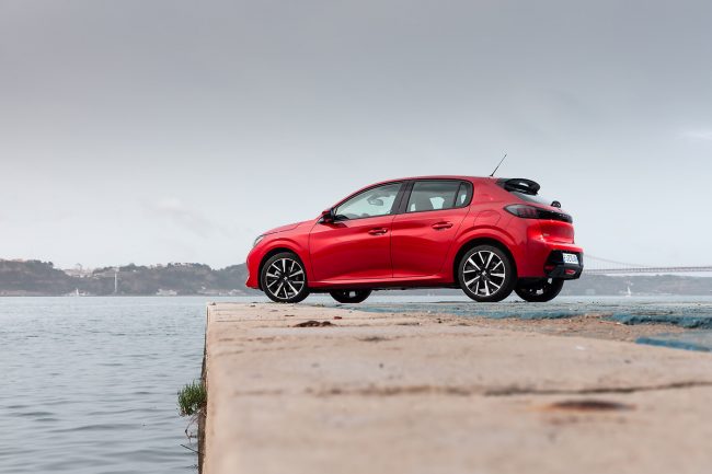 Peugeot 208 distinguido como Carro do Ano de 2020