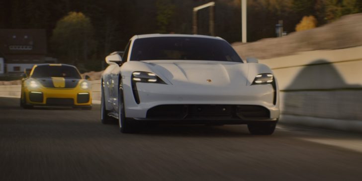 Porsche Taycan electrifica o Super Bowl