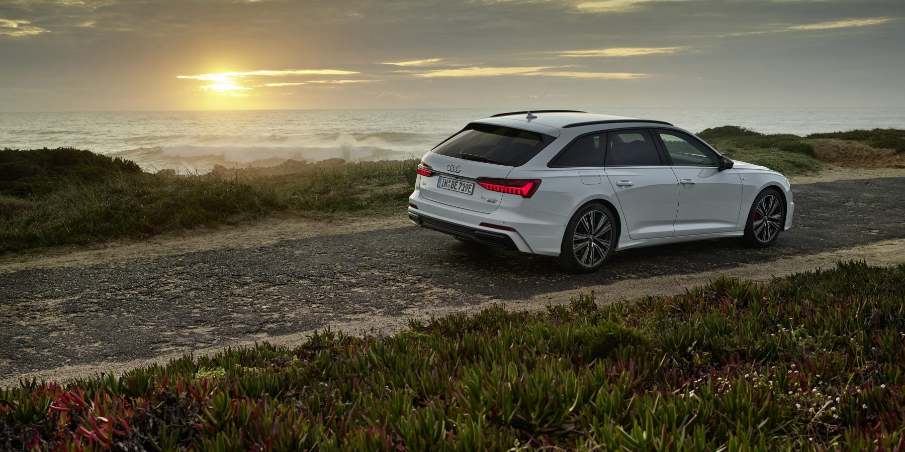 Audi A6 Avant agora também em versão híbrida plug-in