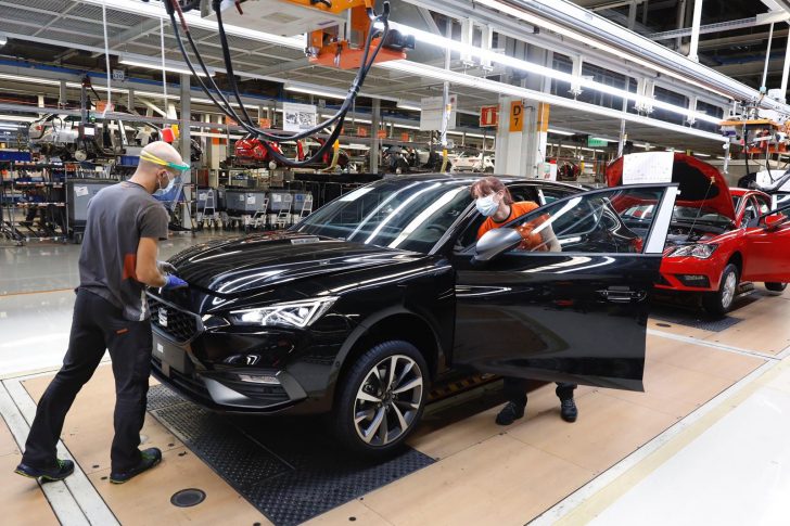 SEAT retoma produção na fábrica de Martorell
