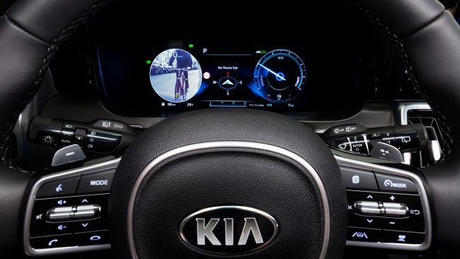 Kia Sorento estreia novo assistente de ângulo morto