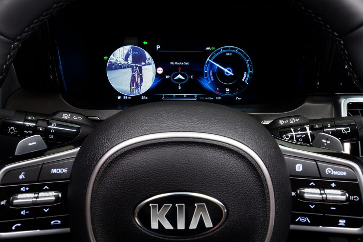 Kia Sorento estreia novo assistente de ângulo morto