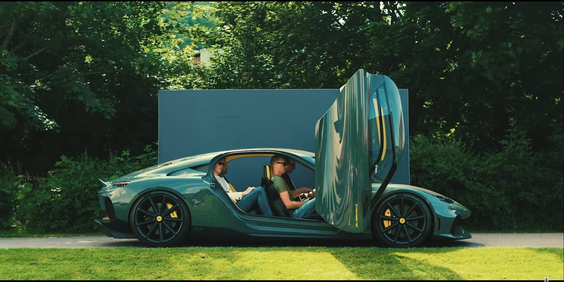 Koenigsegg Gemera 4 lugares-min