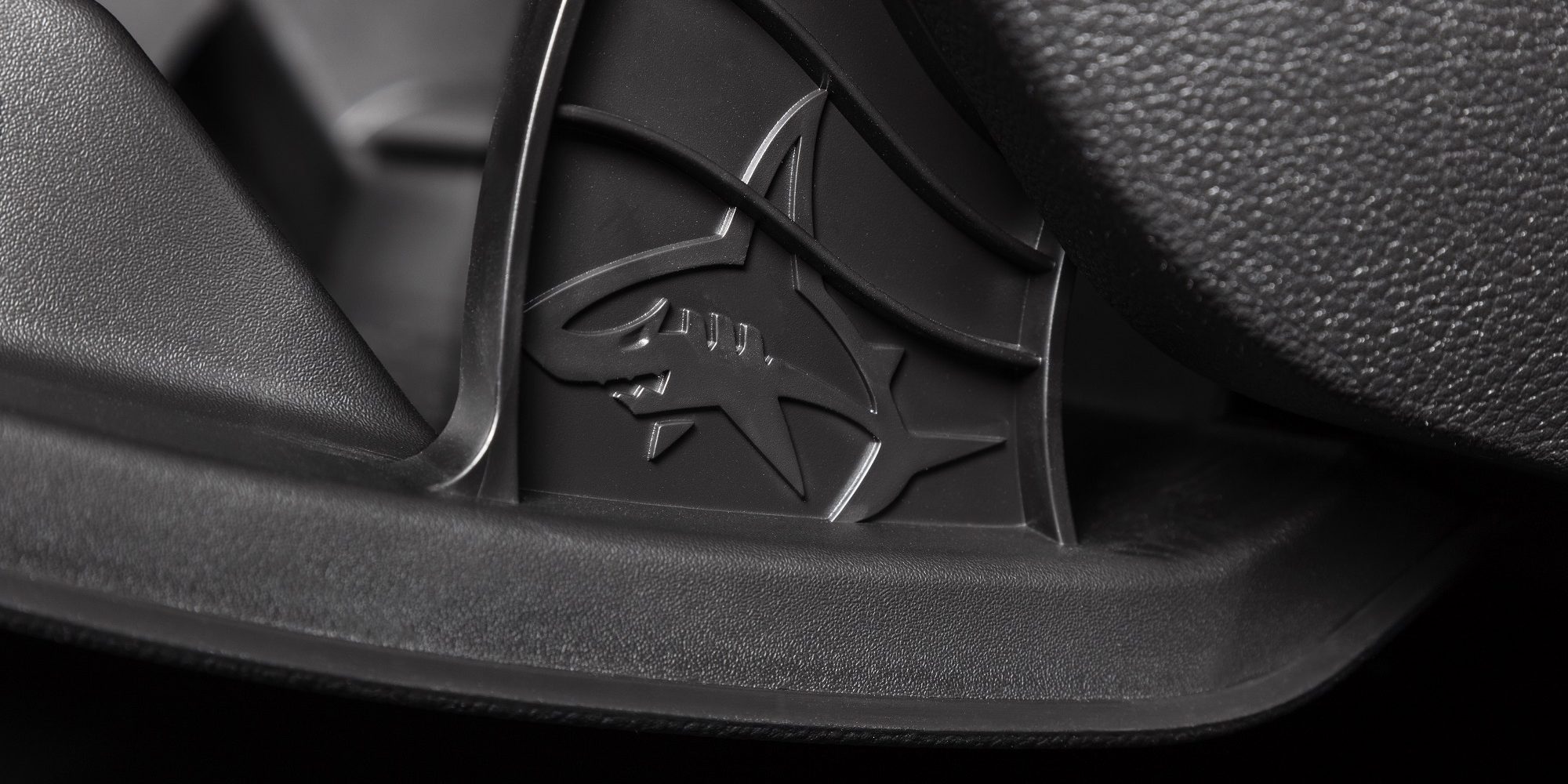 Hidden Shark in Opel Astra K (Glovebox)