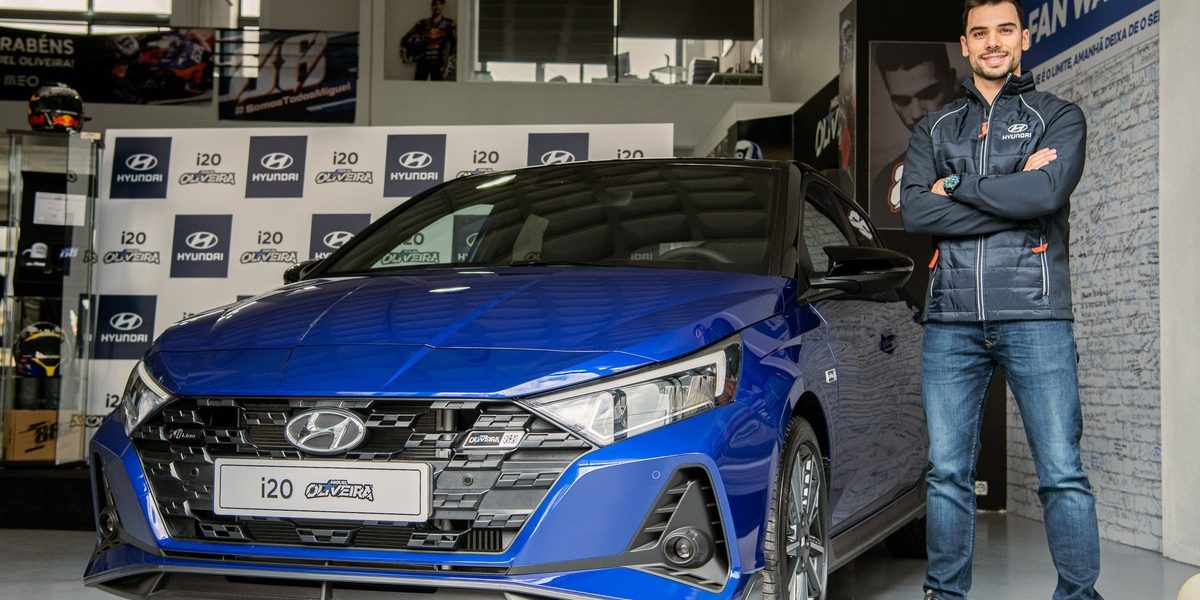 Hyundai-Portugal-entrega-a-unidade-nº-88-do-Hyundai-i20-Miguel-Oliveira-a-Miguel-Oliveira