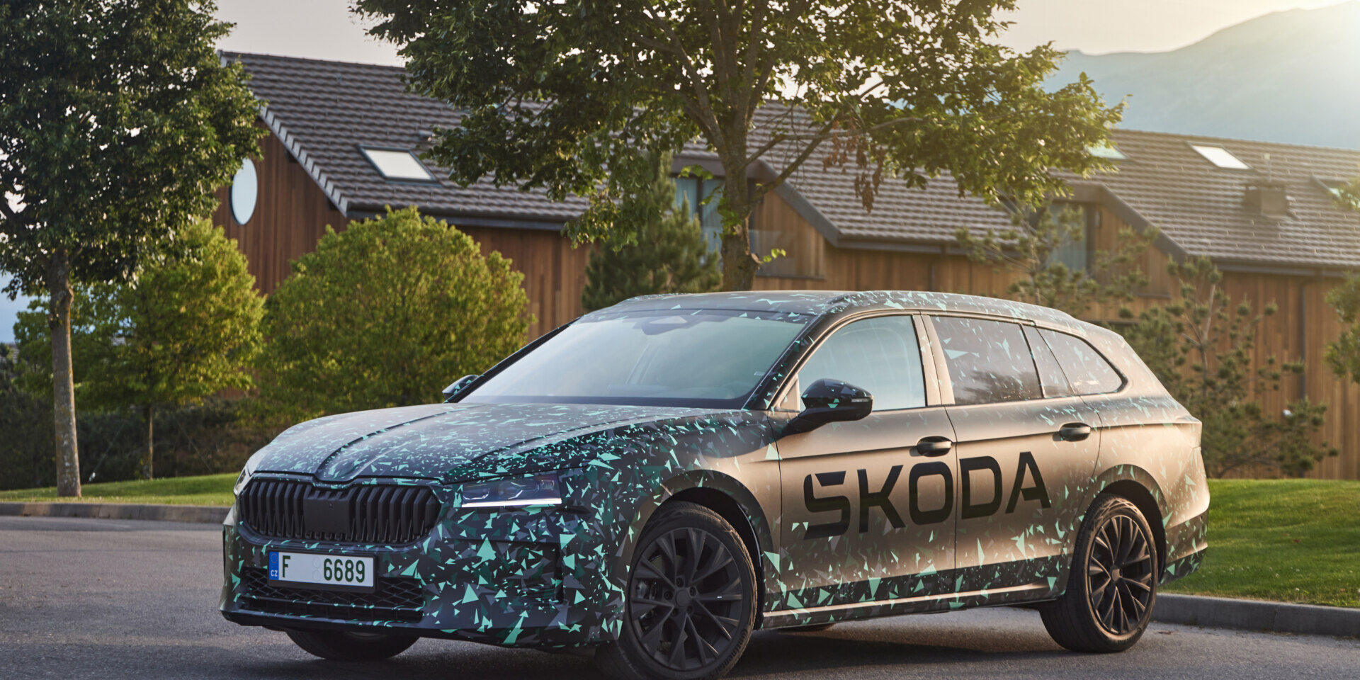 22_Covered_Skoda_Superb_d418b68e-1920×1281-1