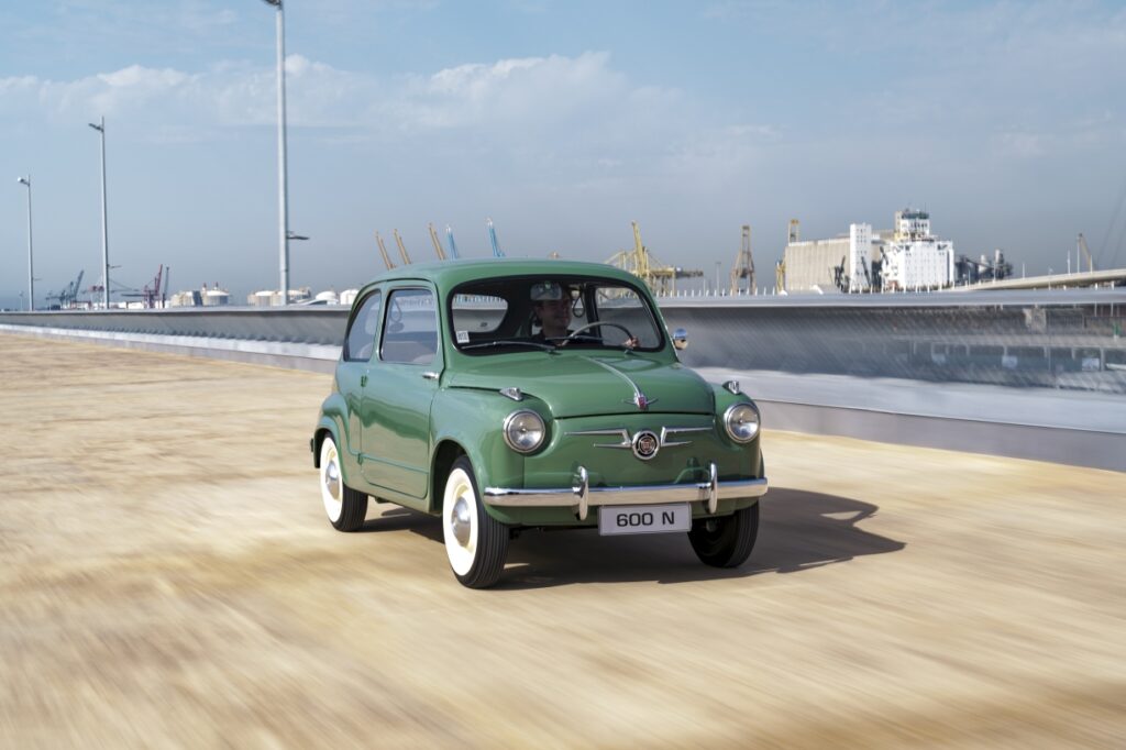 SEAT 600