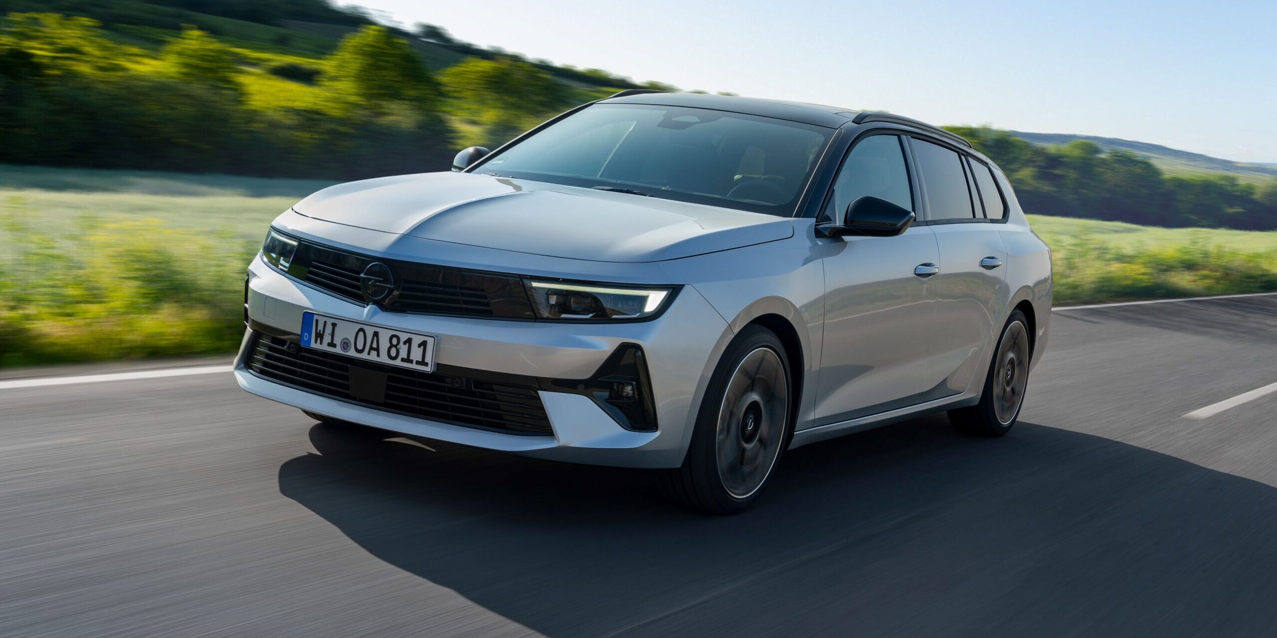 OpelAstraSportsTourerHybrid